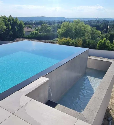 Piscine à débordement à Nîmes