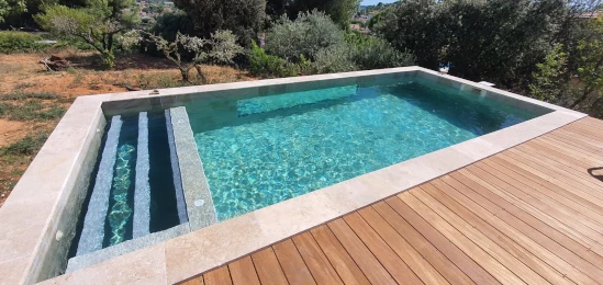 Piscine en verre à Nîmes