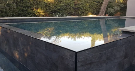 Piscine en verre