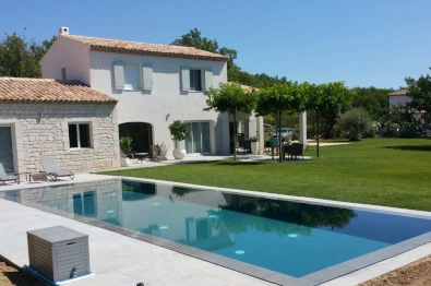 Piscine traditionnelle sur mesure à Nîmes
